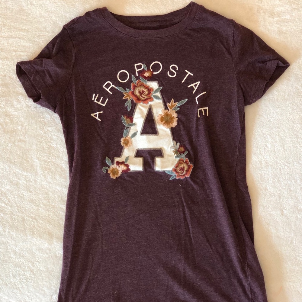 Aeropostale embroidered maroon T-shirt